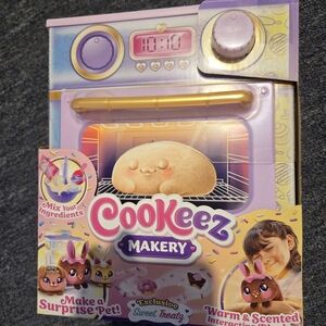 COOKEEZ MAKERY make a surprise scented pet! NEW!